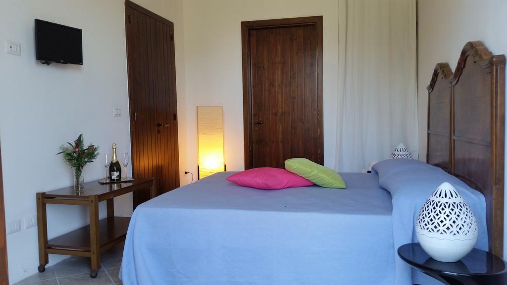 Agriturismo Occhineri 포르토 세자레오 객실 사진